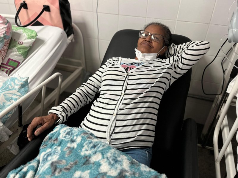 Edilma Vieira, que está há um mês acompanhando um familiar no hospital, avaliou que a nova estrutura representa dignidade para quem precisa permanecer na unidade durante longos períodos