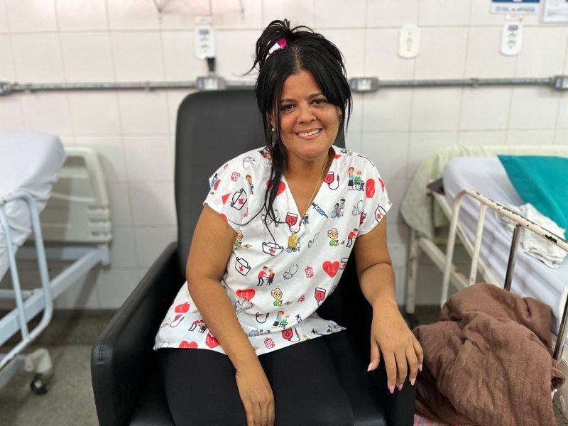 Para a cuidadora de idosos Joyce Oliveira, a possibilidade de reclinar a poltrona proporciona melhores condições para os momentos de descanso durante os plantões