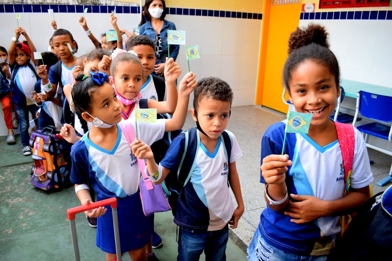 Escolas municipais de Aracaju celebram pedagogicamente Semana da Pátria -  Prefeitura de Aracaju