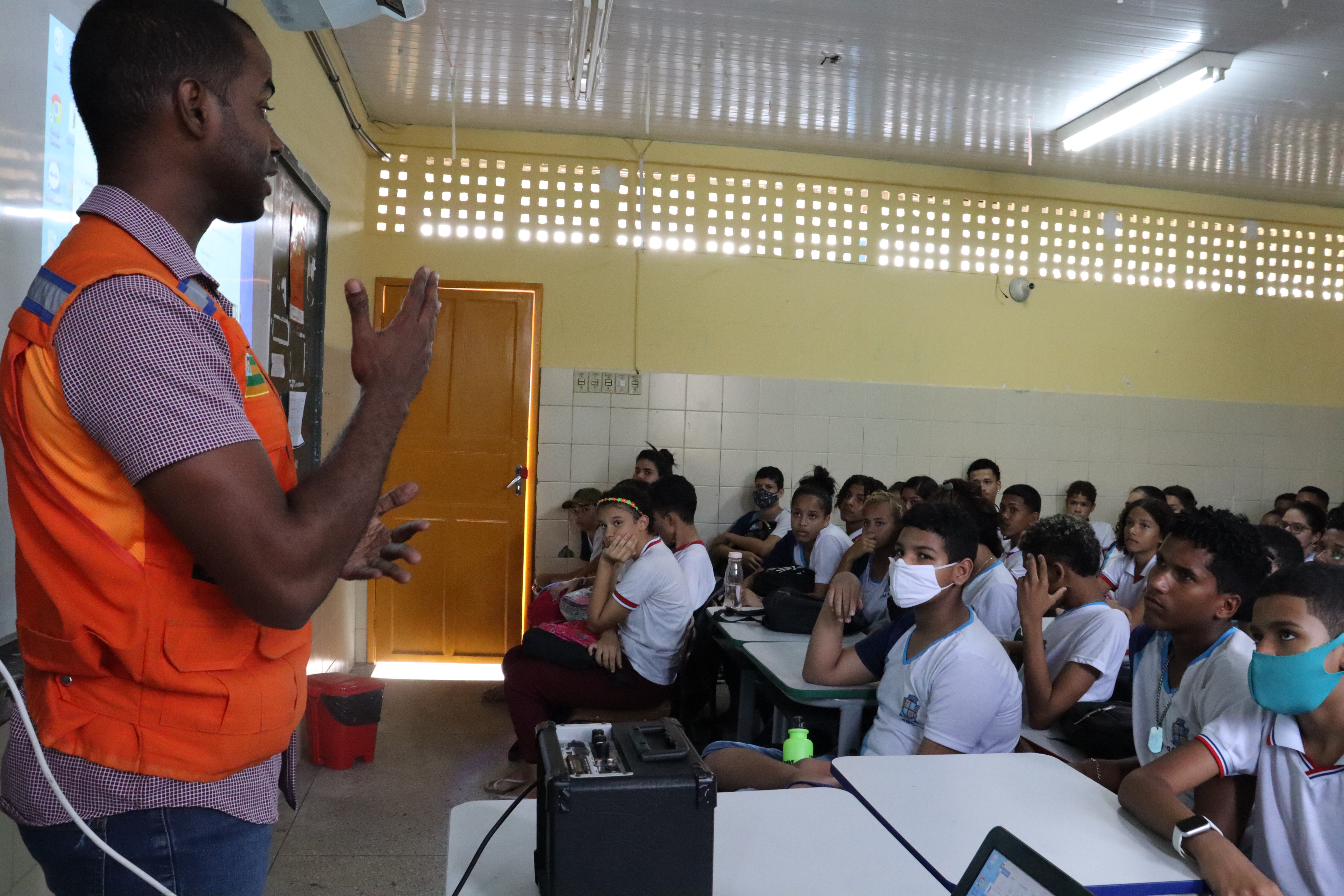 Emef Jornalista Orlando Dantas recebe projeto 'Nosso Pomar
